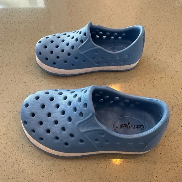 Cat & Jack Toddler Jese Slip on Close Toe Perforated Water Shoes Blue Size 5 - Picture 5 of 9